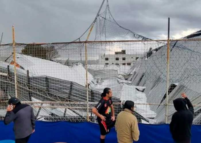 Colapsa estructura por lluvias en Ecuador, provocando un muerto y heridos