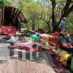 7 Lesionados en vuelco de camión en las vueltas las ñambaras, Santo Tomas