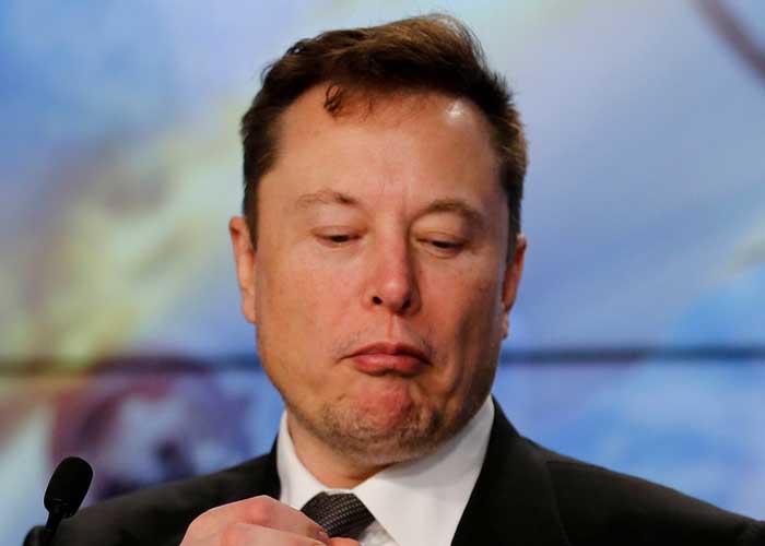 Elon Musk suspende la compra de Twitter y aclara detalles sobre cuentas falsas.