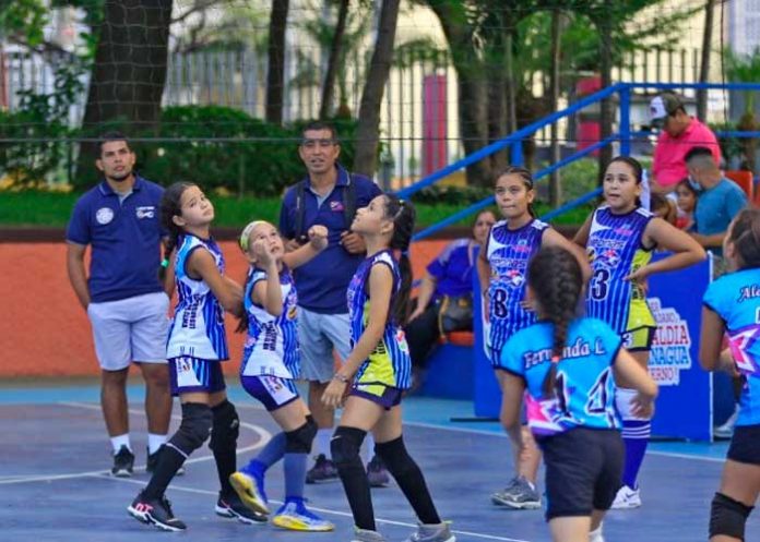 Liga de vóleibol reúne a los mejores en los Juegos Juveniles en Managua