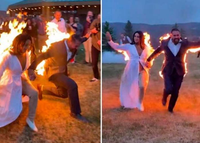 Novios entran a su boda envueltos en llamas por una 