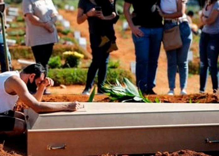 Señora publica su lista Vip de invitados a su entierro en España