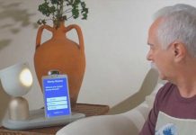 Ancianos reciben "robots cuidadores" para combatir la soledad