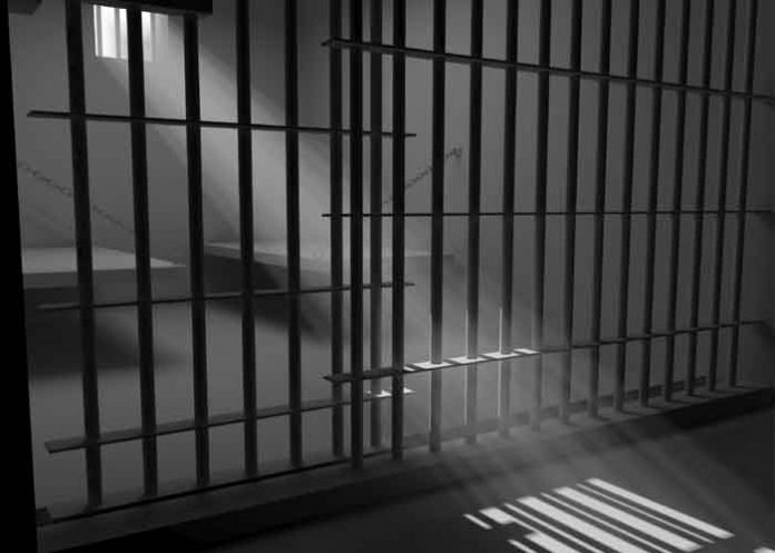 Prisionero asesinó a compañeros de celda por pedófilos, EEUU