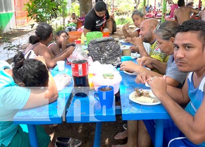Familias de Managua llenan el centro turístico de Xilonem