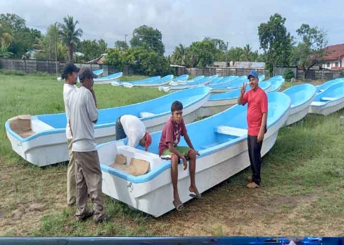 GRUN entrega embarcaciones a familias protagonistas del Caribe Norte