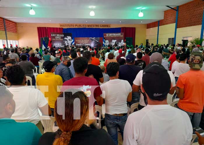 Familias del distrito lV de Managua honran a mártires de la revolución