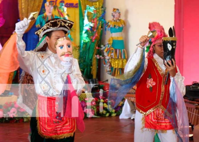 Concluye con éxito la IV exposición nacional de trajes folclóricos en Granada