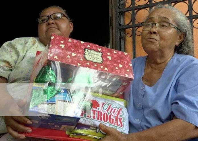 Crónica Tn8 premia a anciana madre Nicaragüense