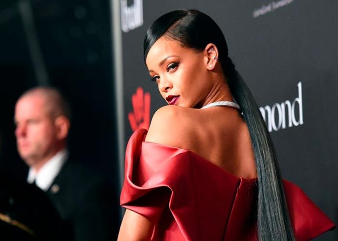 Rihanna, convertida en una diosa de mármol en la gala MET 2022