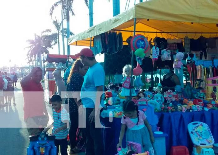 Familias visitan el Puerto Salvador Allende este fin de semana