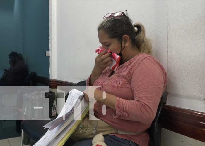 Mujer solicita ayuda para construir casa en Managua