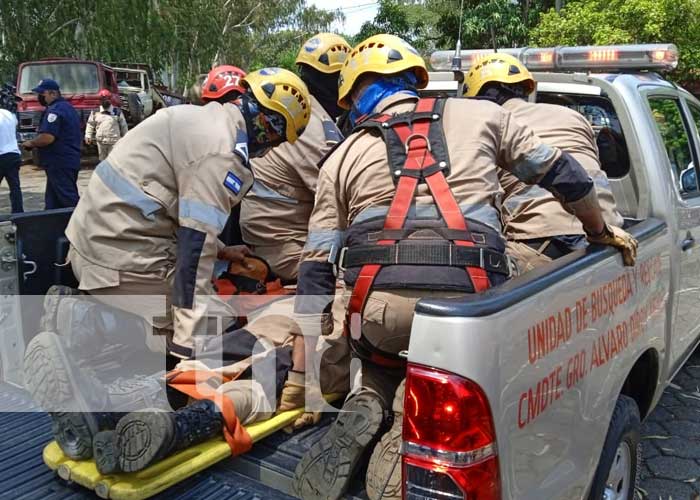 Unidades de bomberos realizan prácticas en conjunto de la Unidad de Rescate Canina