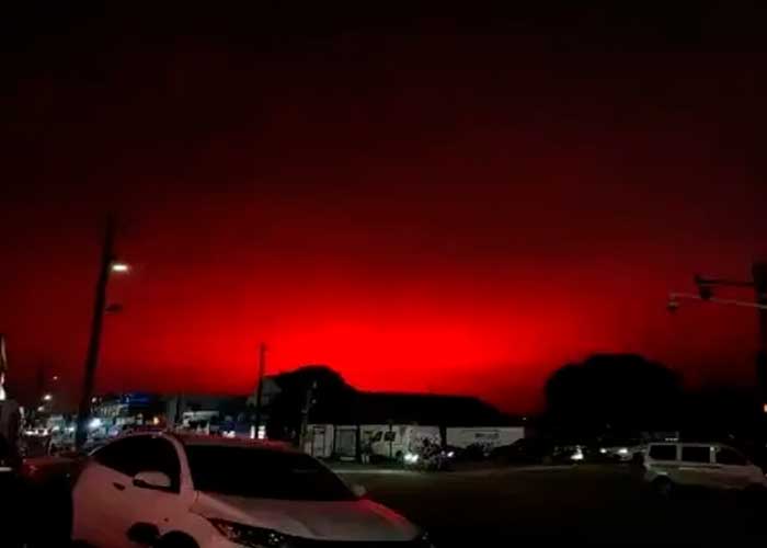 ¡Qué miedo! Apocalíptico cielo se tiñe de rojo en una ciudad de China