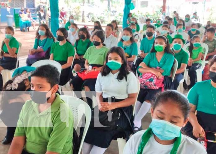 Actividad para promover el reciclaje en colegio público de Tipitapa