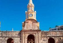 Capta a pareja haciendo el 'delicioso' en el Centro Histórico de Cartagena