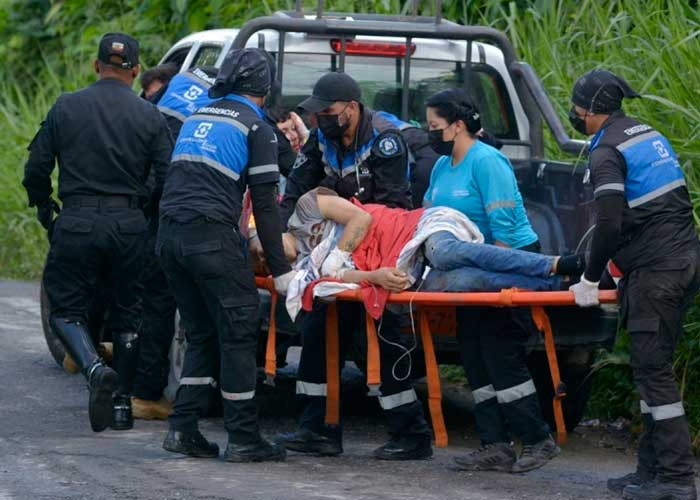 Más de 100 reos prófugos y 43 muertos tras violento motín en Ecuador