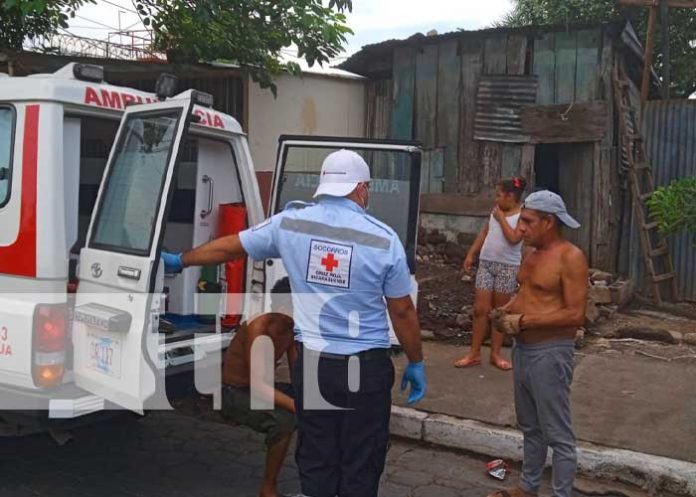Descarga eléctrica casi acaba con la vida de un hombre de casi 40 años en un barrio de Managua