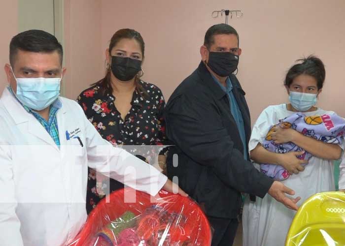 En Estelí entregan regalos a las mujeres que parieron este 30 de mayo