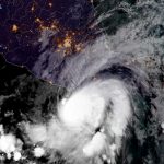 Huracán Agatha, de categoría 2, tocó tierra en el sur de México