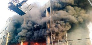Al menos 26 muertos en un incendio en un edificio en la India