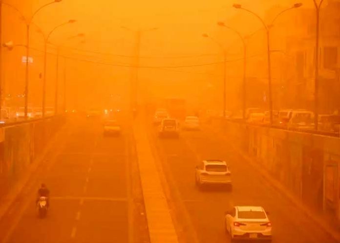 Enorme tormenta de polvo en Irak dejó decenas de hospitalizados