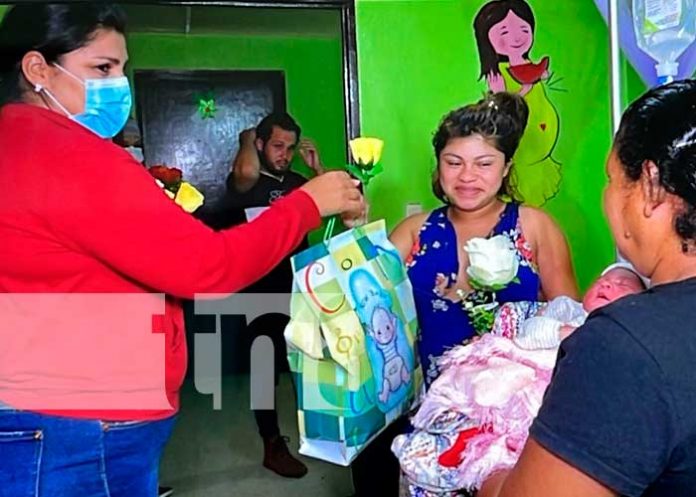 Alcaldía de Jalapa entregan reconocimientos a las madres en su día