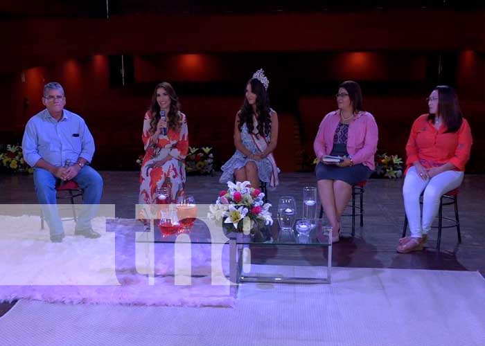 Conferencia de prensa en León de Miss Teen Nicaragua