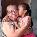 Madre abnegada y dedicada a su niña en Matagalpa