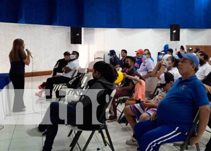 Taller sobre inteligencia emocional para promotores deportivos en Managua