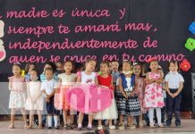 Festival para las madres desde un colegio de Managua