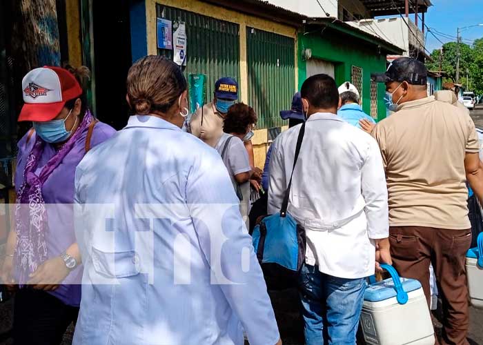 Jornada de vacunación en barrio de Managua