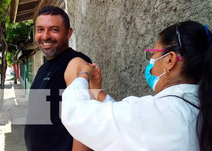 Jornadas de vacunas voluntarias contra COVID no se detienen en Managua