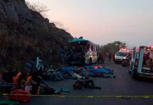 Volcadura en autobús deja 13 muertos y 20 heridos en Jalisco, México