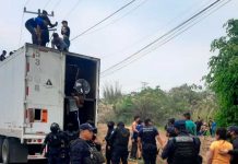 Más de 300 migrantes hallados en un tráiler en México ¡iban deshidratados!