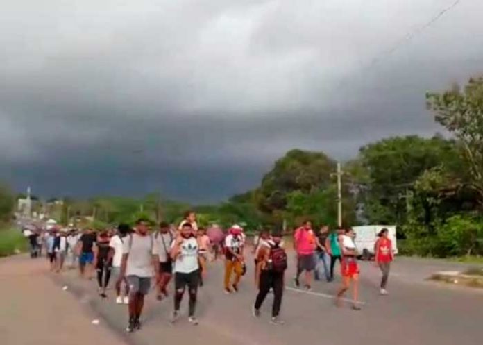 Parte desde la frontera de México-Guatemala la séptima caravana de migrantes