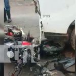 Motociclista impacta contra un camión en Santo Domingo, Chontales.