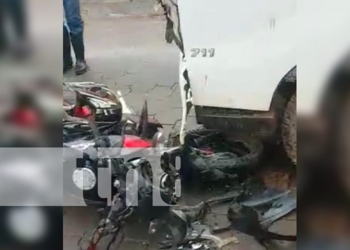 Motociclista impacta contra un camión en Santo Domingo, Chontales.