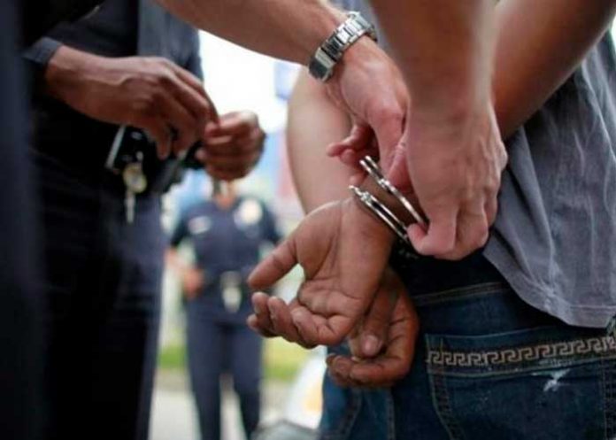 ¡Pánico en EE.UU! Adolescente arrestado por sugerir tiroteo en Nuev York