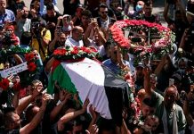 A sangre fría, fuerzas de Israel atacan el funeral de Shireen Abu Akleh