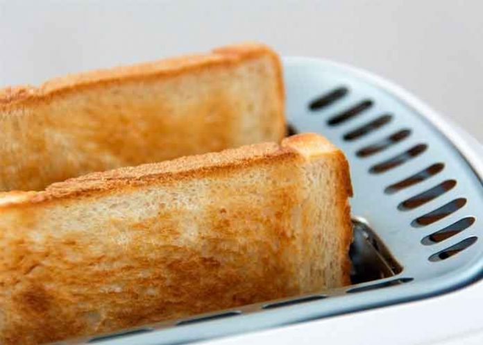 Ojo: Estos son los riesgos de comer pan muy tostado