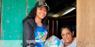 Entrega de paquetes a familias en San Carlos, Río San Juan