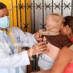 Atención gratuita de salud para familias en Managua