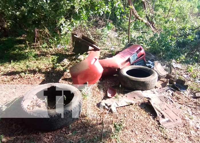 Camioneta quedes hecha chatarra tras accidente en Tipitapa