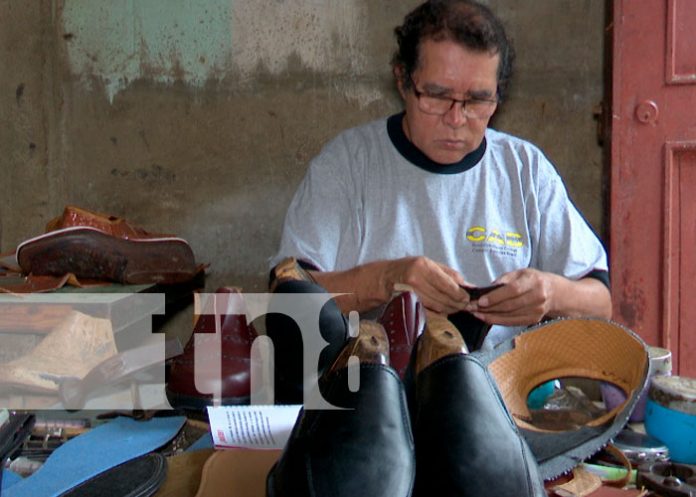 Emprendedor de Managua ofrece el regalo perfecto para el día del padre