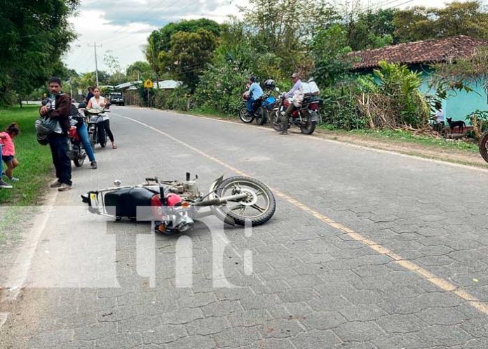 Motociclista provoca accidente y se da a la fuga en Jalapa