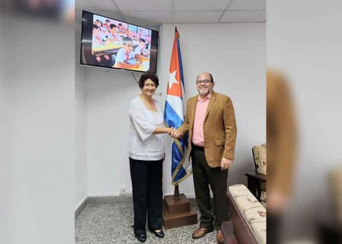 Ministra de educación en Cuba recibió cordialmente a nuestro embajador