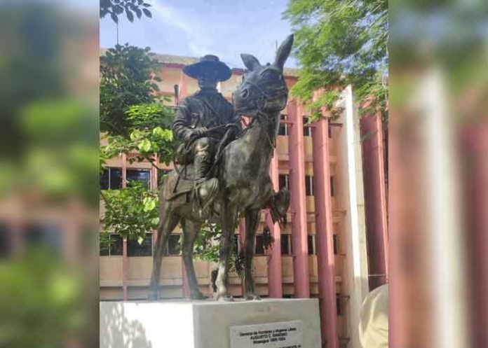 Inauguran monumento a Sandino en Universidad de Panamá