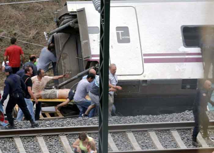 España: Accidente ferroviario deja al menos 30 personas heridas