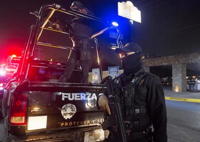 Sangre en México por batalla entre policías - delincuentes